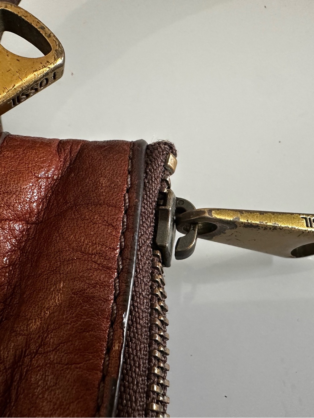Fossil Brown/Burgandy Leather Crossbody Bag with Front Zip Pockets - Picture 9 of 12
